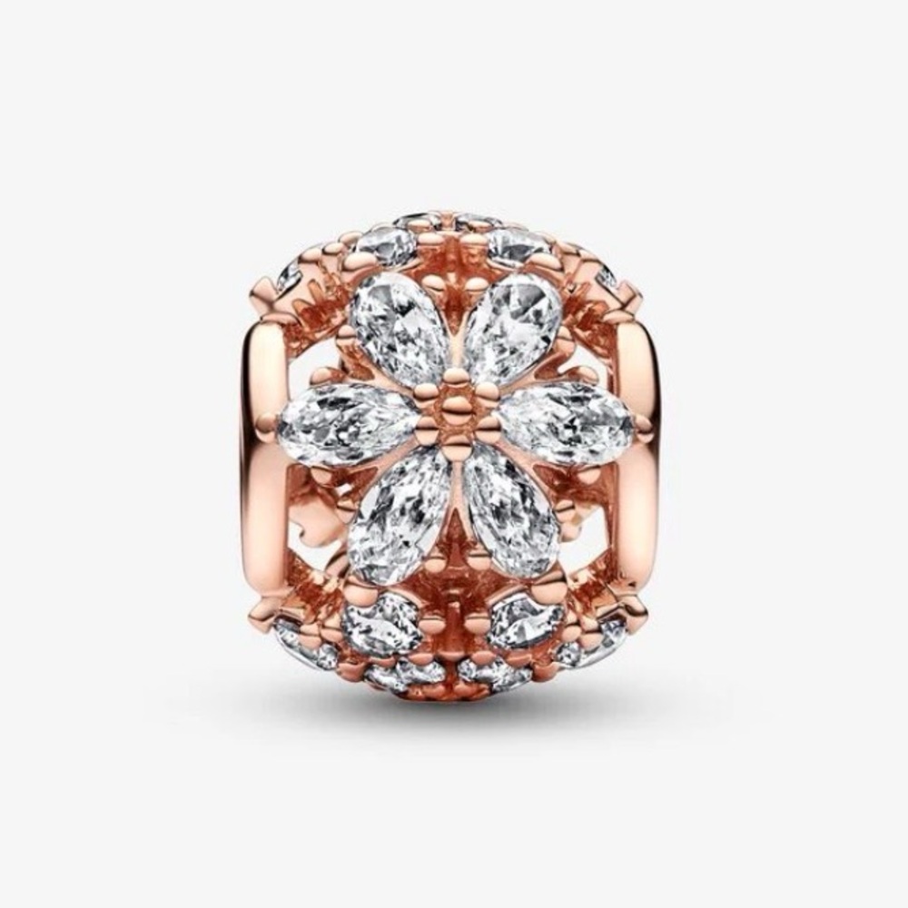 Pandora rose gold Sparkling Herbarium Cluster Round Charm